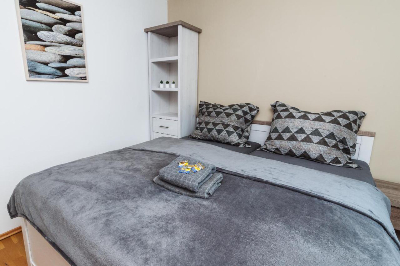 Vila Viktoria - Apartman Viktoria 2 鲁容贝罗克 外观 照片